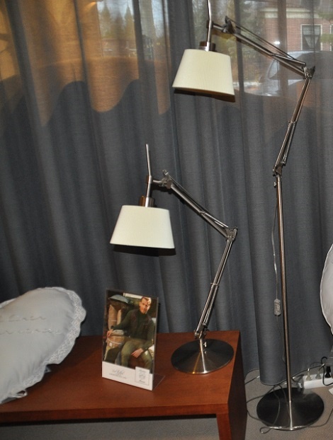 VloerLamp staand lamp tafel met kap creme mat staal  bessenlink slaapkenner theo bot 